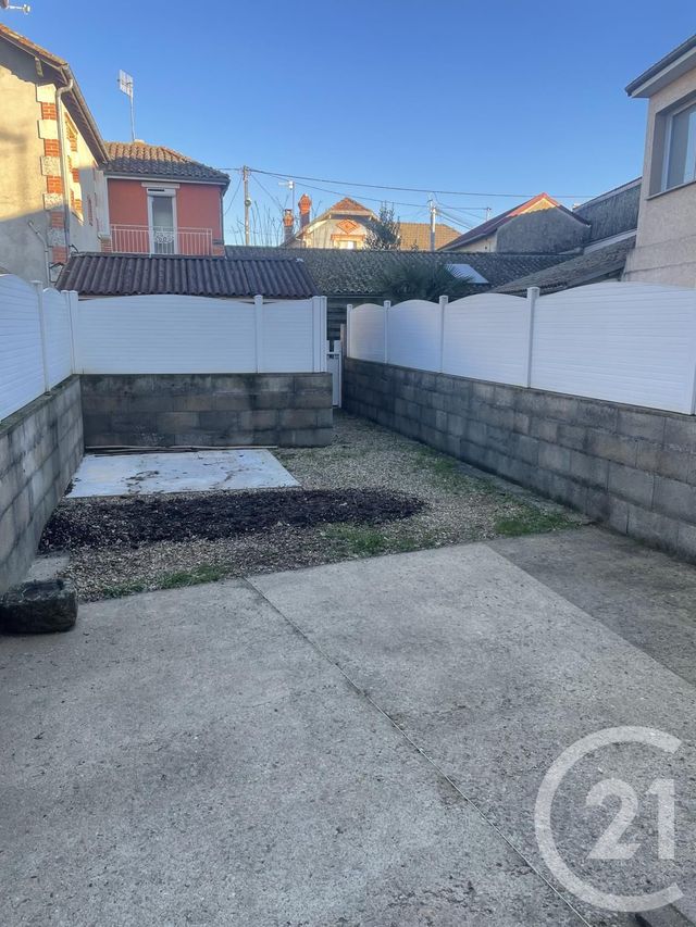 Appartement T1 &agrave; louer - 2 pi&egrave;ces - 31,90 m2 - Montpon Menesterol - 24 - AQUITAINE