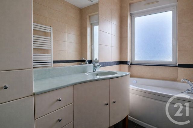 Appartement F3 &agrave; louer - 3 pi&egrave;ces - 82,58 m2 - Moulins Les Metz - 57 - LORRAINE