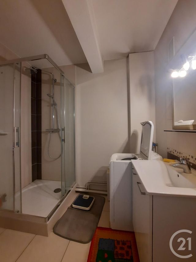 Appartement F3 &agrave; louer - 3 pi&egrave;ces - 87,56 m2 - Remiremont - 88 - LORRAINE