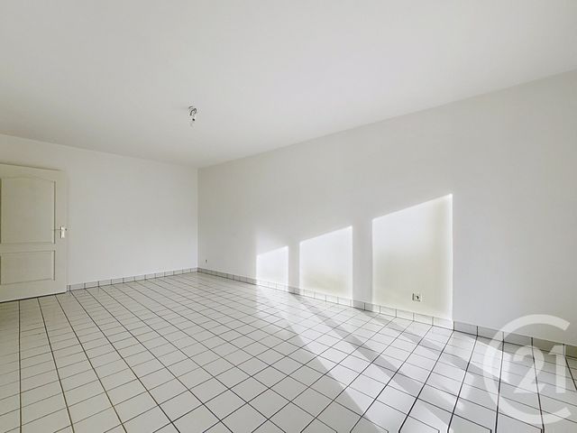 Appartement F3 &agrave; louer - 3 pi&egrave;ces - 70 m2 - Remiremont - 88 - LORRAINE