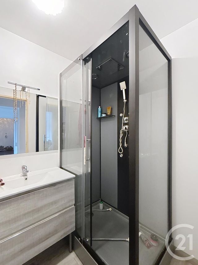 Appartement F3 &agrave; louer - 3 pi&egrave;ces - 65 m2 - Remiremont - 88 - LORRAINE