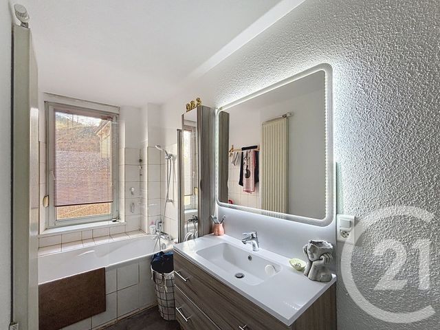 Appartement F3 &agrave; louer - 3 pi&egrave;ces - 57,43 m2 - Remiremont - 88 - LORRAINE