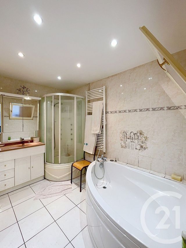 Appartement F5 &agrave; vendre - 6 pi&egrave;ces - 109 m2 - Remiremont - 88 - LORRAINE