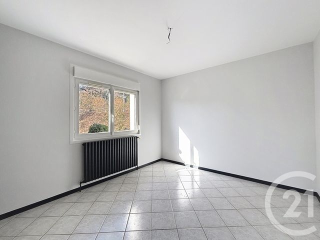 Appartement F3 &agrave; louer - 3 pi&egrave;ces - 83,61 m2 - St Nabord - 88 - LORRAINE