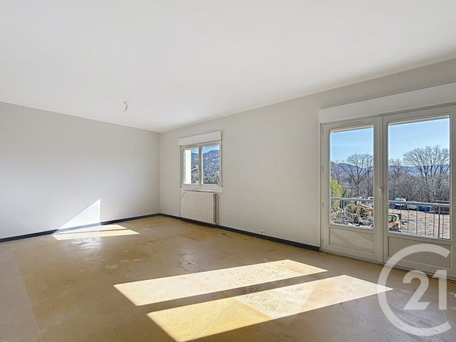 Appartement F3 &agrave; louer - 3 pi&egrave;ces - 83,61 m2 - St Nabord - 88 - LORRAINE