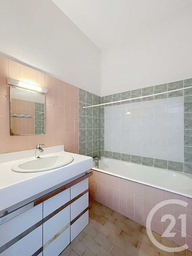 Appartement F2 &agrave; louer - 2 pi&egrave;ces - 46,86 m2 - Remiremont - 88 - LORRAINE