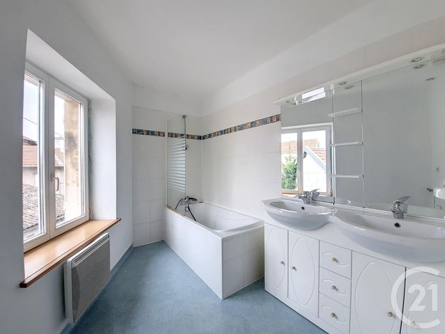 Appartement F3 &agrave; louer - 3 pi&egrave;ces - 65,69 m2 - Remiremont - 88 - LORRAINE