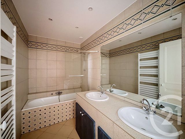 Appartement F4 &agrave; louer - 4 pi&egrave;ces - 114,65 m2 - Remiremont - 88 - LORRAINE