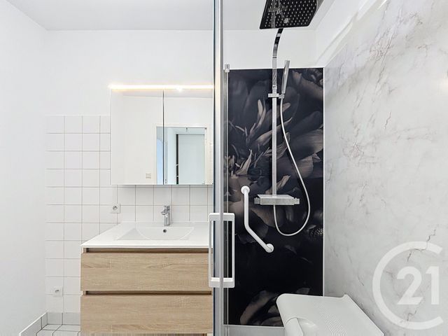 Appartement F3 &agrave; louer - 3 pi&egrave;ces - 70 m2 - Remiremont - 88 - LORRAINE