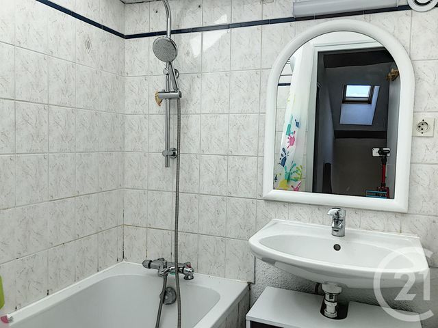 Appartement F3 &agrave; louer - 3 pi&egrave;ces - 65,73 m2 - Remiremont - 88 - LORRAINE
