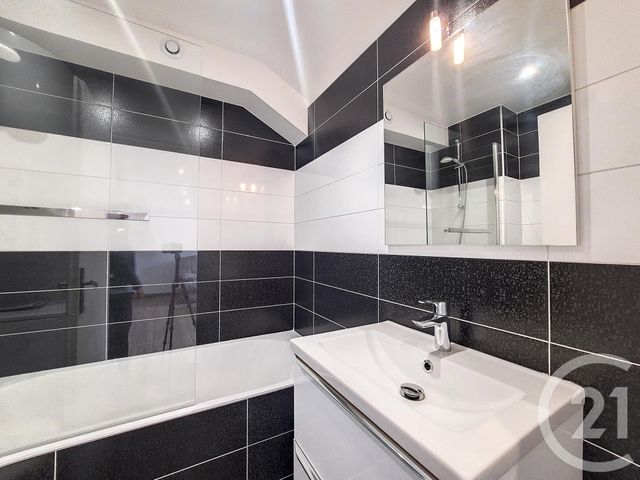 Appartement F1 &agrave; louer - 1 pi&egrave;ce - 23,75 m2 - Remiremont - 88 - LORRAINE