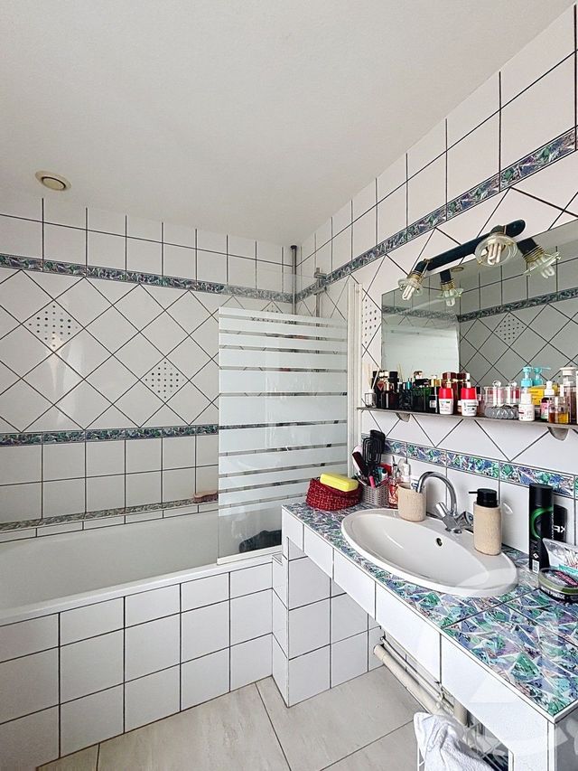 Appartement F3 &agrave; louer - 3 pi&egrave;ces - 71,15 m2 - Remiremont - 88 - LORRAINE