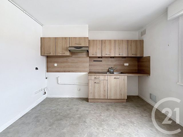Appartement F3 &agrave; louer - 3 pi&egrave;ces - 77,12 m2 - Remiremont - 88 - LORRAINE