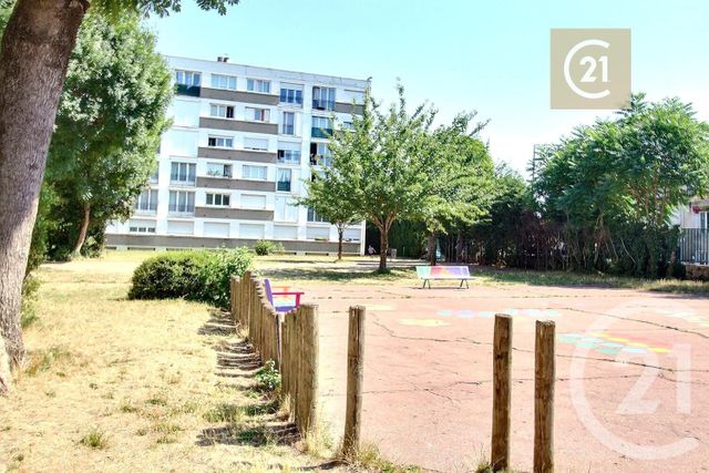 Appartement F4 à vendre - 4 pièces - 65 m2 - Les Pavillons Sous Bois - 93 - ILE-DE-FRANCE