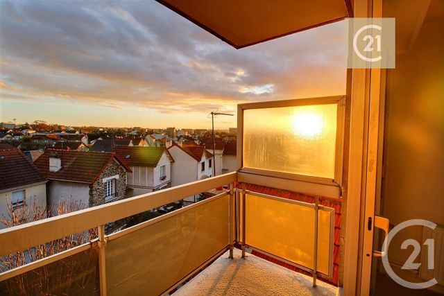 Appartement à vendre - 2 pièces - 47,04 m2 - Les Pavillons Sous Bois - 93 - ILE-DE-FRANCE