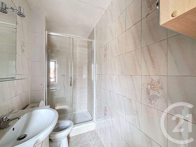 Maison à vendre - 3 pièces - 73 m2 - Petit Couronne - 76 - HAUTE-NORMANDIE