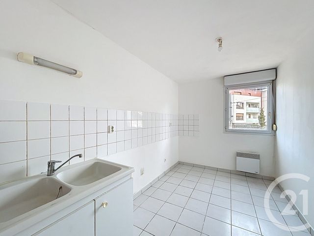 Appartement F3 à vendre - 3 pièces - 62,77 m2 - Le Petit Quevilly - 76 - HAUTE-NORMANDIE