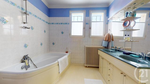 Maison à vendre - 6 pièces - 146,18 m2 - St Herblain - 44 - PAYS-DE-LOIRE