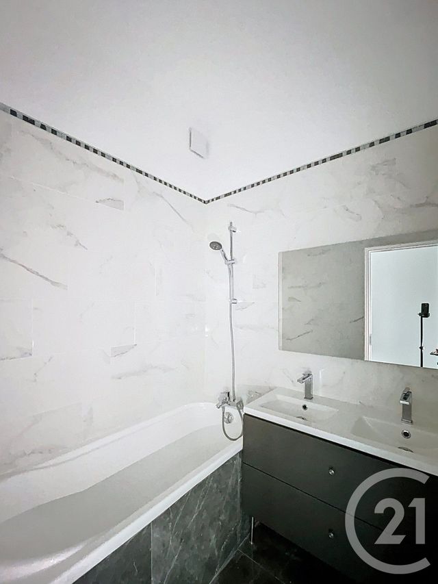 Appartement F5 à vendre - 5 pièces - 100,25 m2 - Clermont Ferrand - 63 - AUVERGNE