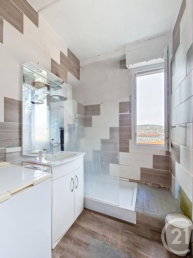 Appartement T4 à vendre - 4 pièces - 56,66 m2 - Clermont Ferrand - 63 - AUVERGNE