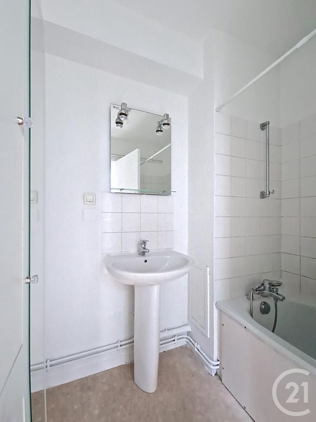 Appartement T3 à vendre - 3 pièces - 70,48 m2 - Clermont Ferrand - 63 - AUVERGNE