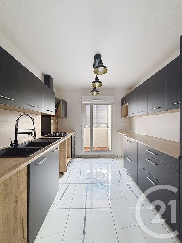 Appartement F5 à vendre - 5 pièces - 88,86 m2 - Clermont Ferrand - 63 - AUVERGNE