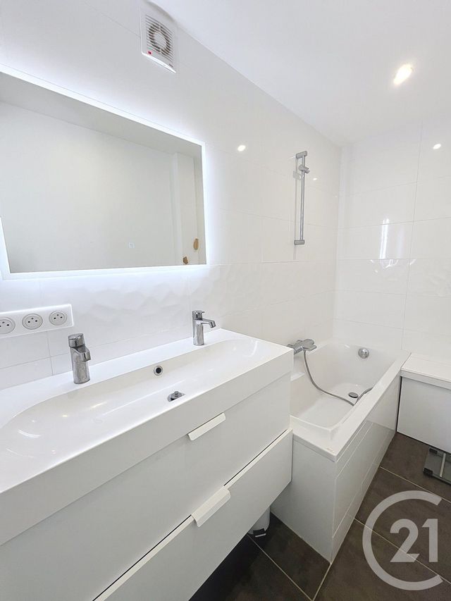 Appartement F3 &agrave; louer - 3 pi&egrave;ces - 74,05 m2 - Chamalieres - 63 - AUVERGNE