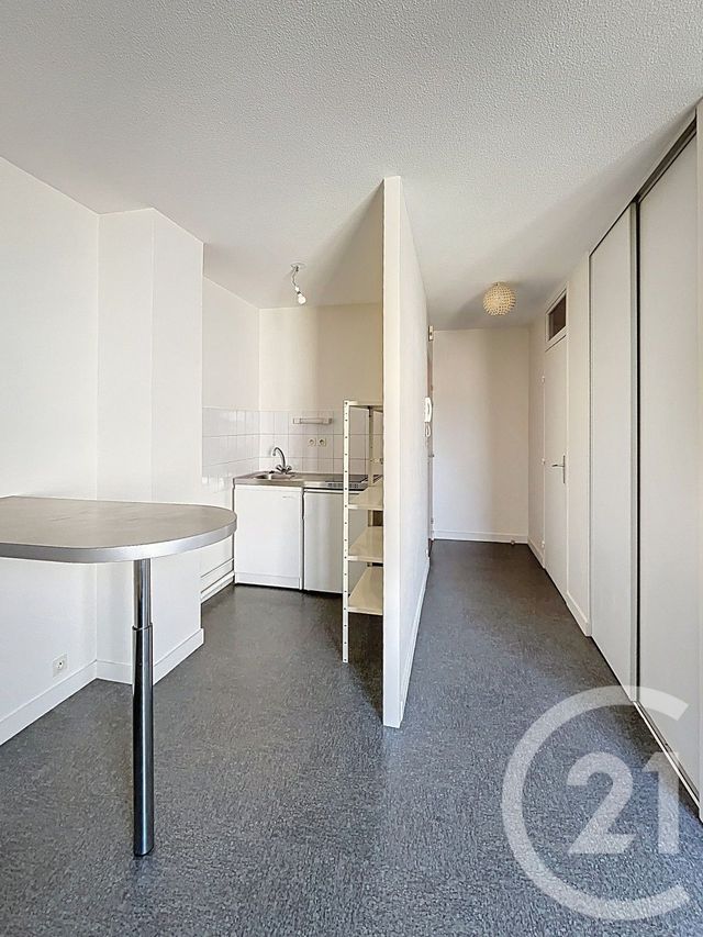Appartement Studio &agrave; louer - 1 pi&egrave;ce - 29,10 m2 - Clermont Ferrand - 63 - AUVERGNE
