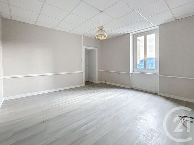 Appartement F3 &agrave; louer - 3 pi&egrave;ces - 62,98 m2 - La Roche Blanche - 63 - AUVERGNE