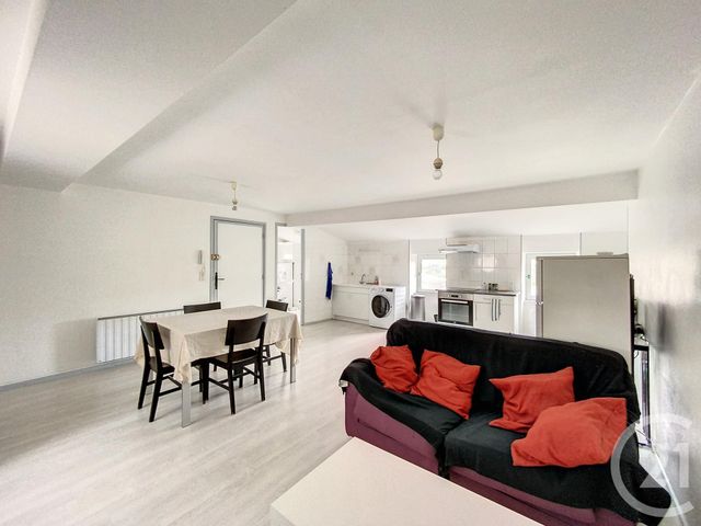 Appartement F3 &agrave; louer - 3 pi&egrave;ces - 63,79 m2 - La Roche Blanche - 63 - AUVERGNE