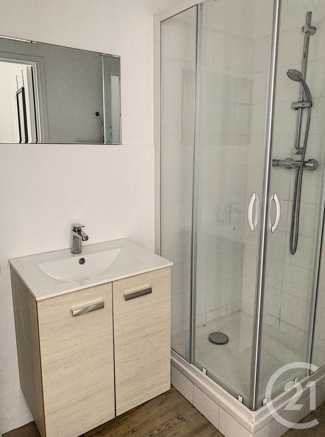 Appartement F1 &agrave; louer - 1 pi&egrave;ce - 30,60 m2 - Clermont Ferrand - 63 - AUVERGNE