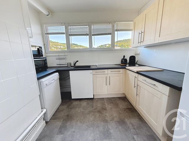 Appartement F4 &agrave; louer - 5 pi&egrave;ces - 63,15 m2 - Clermont Ferrand - 63 - AUVERGNE