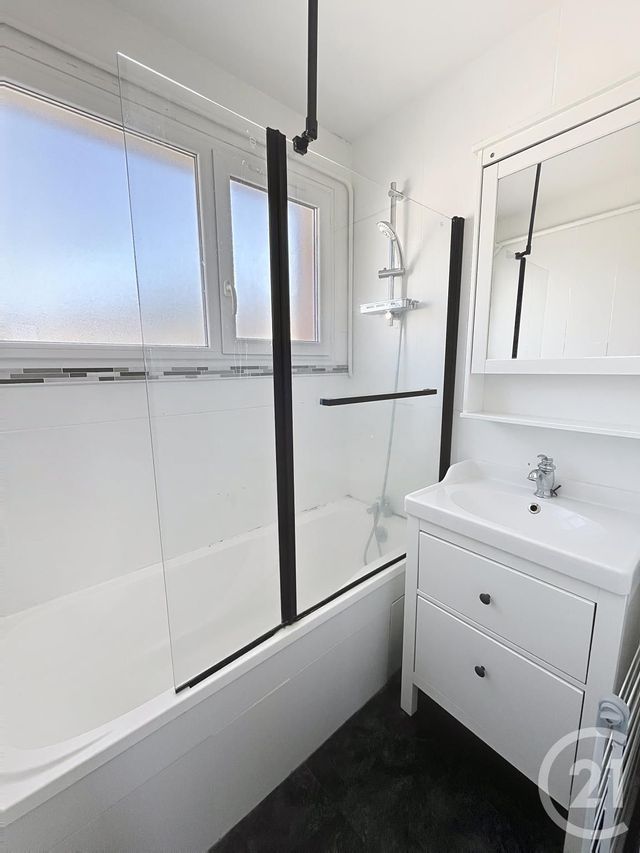 Appartement F4 &agrave; louer - 5 pi&egrave;ces - 63,15 m2 - Clermont Ferrand - 63 - AUVERGNE