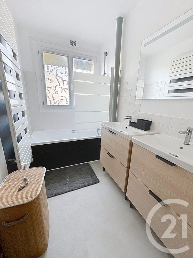 Appartement F3 &agrave; louer - 3 pi&egrave;ces - 68,44 m2 - Chamalieres - 63 - AUVERGNE