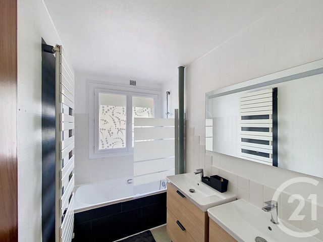 Appartement F3 &agrave; louer - 3 pi&egrave;ces - 68,44 m2 - Chamalieres - 63 - AUVERGNE