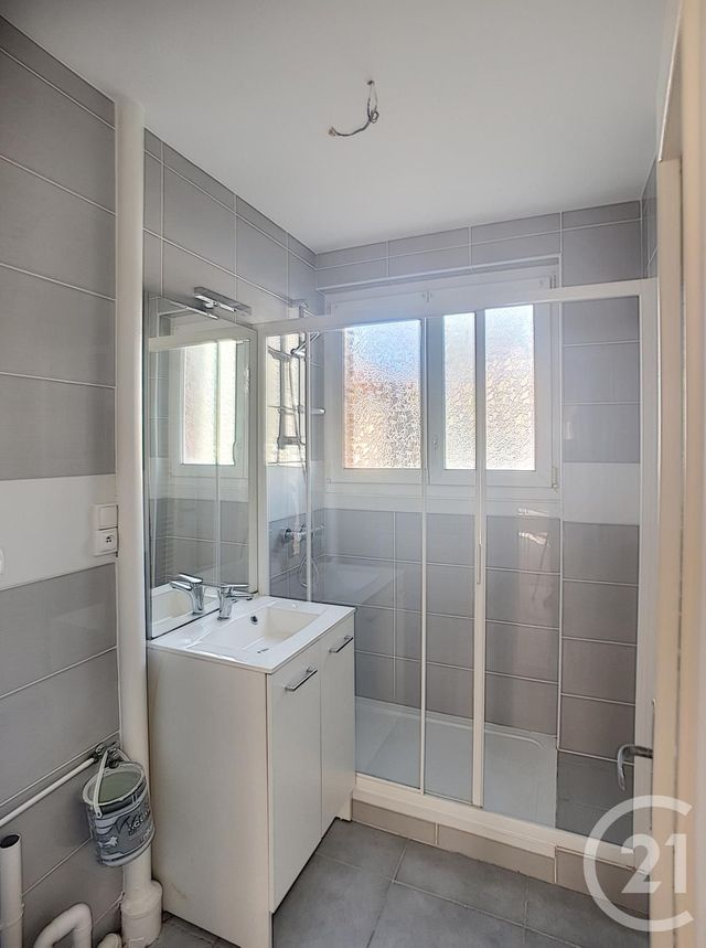 Appartement F3 &agrave; louer - 3 pi&egrave;ces - 62,14 m2 - Clermont Ferrand - 63 - AUVERGNE