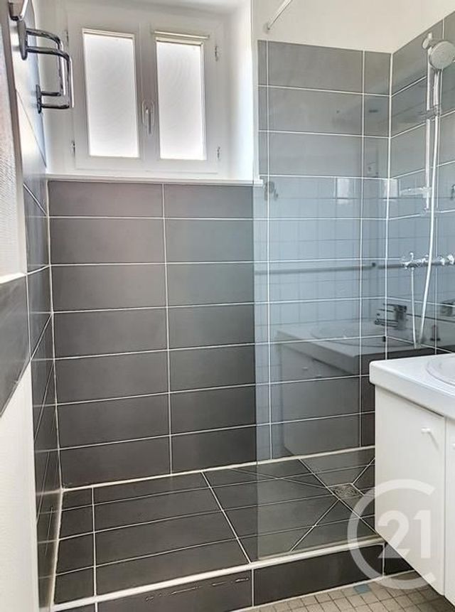 Appartement F3 &agrave; louer - 3 pi&egrave;ces - 64,76 m2 - Clermont Ferrand - 63 - AUVERGNE
