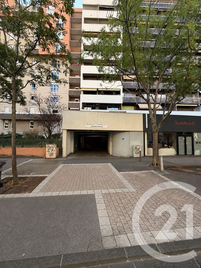 parking - CLERMONT FERRAND - 63