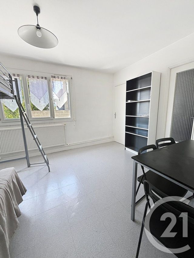 Appartement F1 &agrave; louer - 1 pi&egrave;ce - 22,96 m2 - Clermont Ferrand - 63 - AUVERGNE