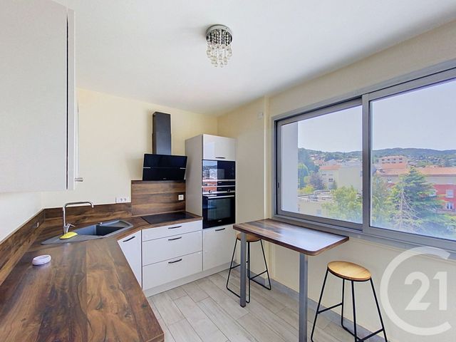 Appartement F4 &agrave; louer - 4 pi&egrave;ces - 65,30 m2 - Clermont Ferrand - 63 - AUVERGNE