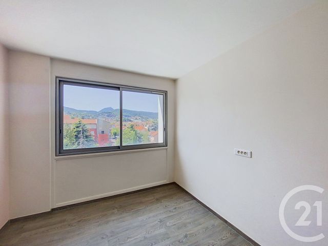 Appartement F4 &agrave; louer - 4 pi&egrave;ces - 65,30 m2 - Clermont Ferrand - 63 - AUVERGNE