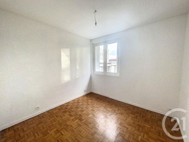 Appartement F5 &agrave; louer - 5 pi&egrave;ces - 79,08 m2 - Clermont Ferrand - 63 - AUVERGNE
