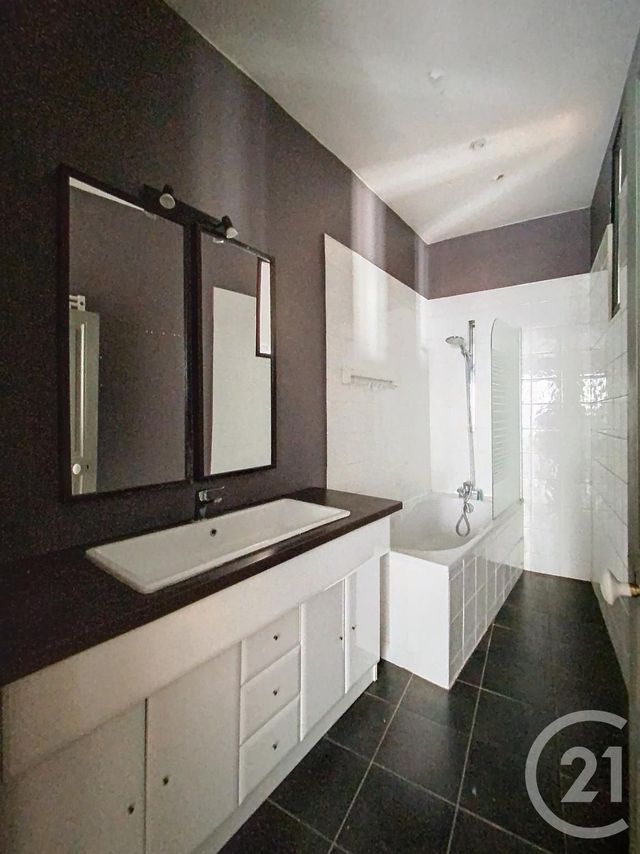 Appartement F3 &agrave; louer - 3 pi&egrave;ces - 76,87 m2 - Clermont Ferrand - 63 - AUVERGNE