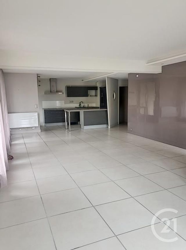 Appartement F3 &agrave; louer - 3 pi&egrave;ces - 90,45 m2 - Chamalieres - 63 - AUVERGNE