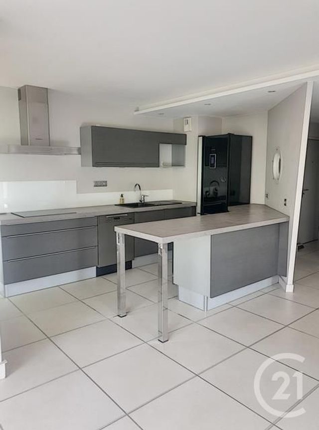 Appartement F3 &agrave; louer - 3 pi&egrave;ces - 90,45 m2 - Chamalieres - 63 - AUVERGNE