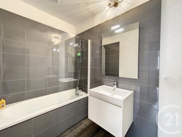 Appartement F3 bis &agrave; louer - 4 pi&egrave;ces - 81,35 m2 - Clermont Ferrand - 63 - AUVERGNE