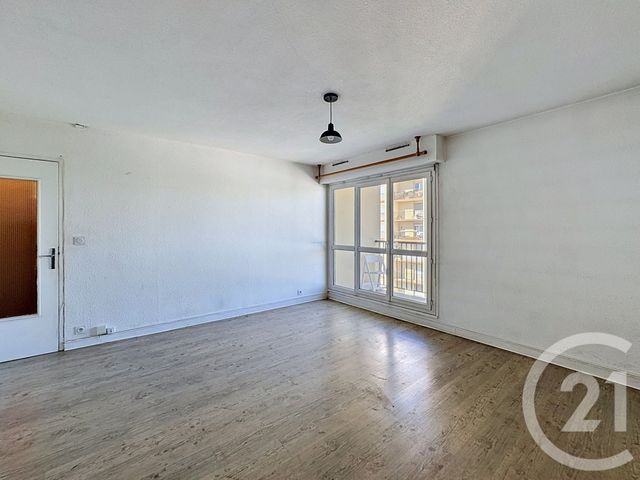Appartement F1 &agrave; louer - 1 pi&egrave;ce - 33,82 m2 - Ivry Sur Seine - 94 - ILE-DE-FRANCE