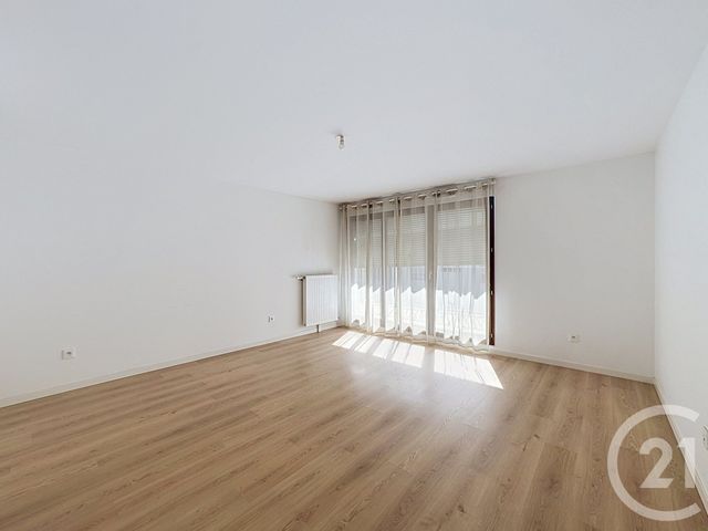 Appartement F3 &agrave; louer - 3 pi&egrave;ces - 66,30 m2 - Ivry Sur Seine - 94 - ILE-DE-FRANCE