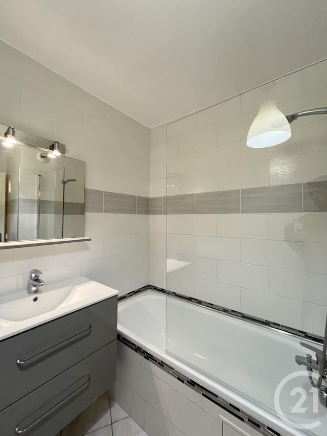 Appartement F2 à vendre - 2 pièces - 47,04 m2 - Elancourt - 78 - ILE-DE-FRANCE