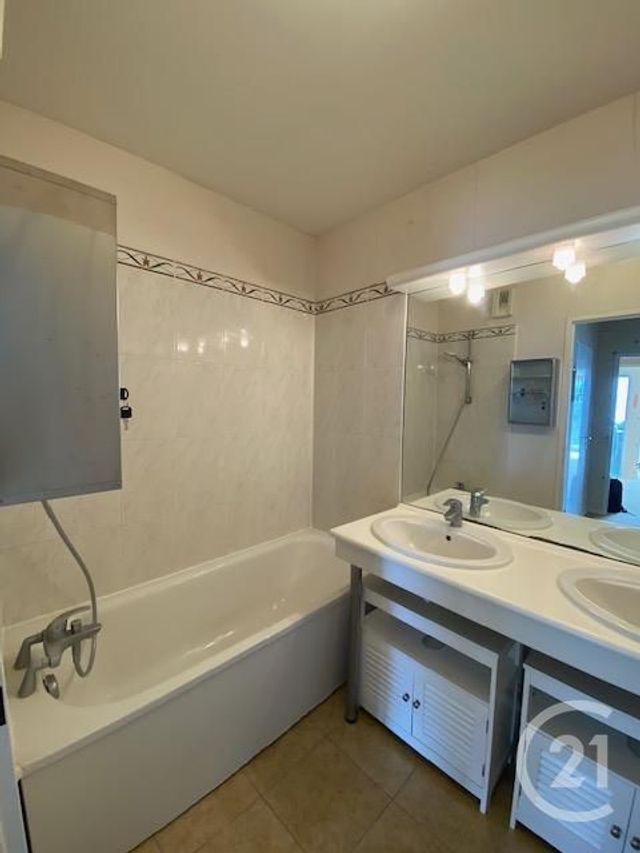 Appartement F3 à vendre - 3 pièces - 63,30 m2 - Coignieres - 78 - ILE-DE-FRANCE